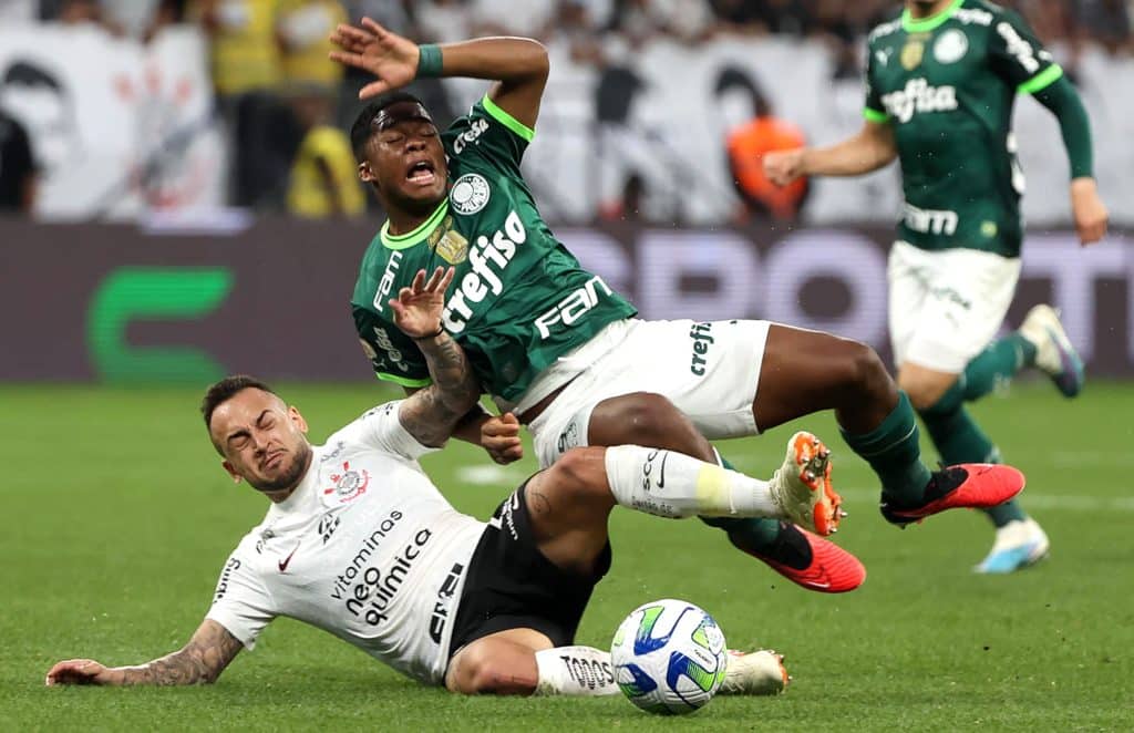 Esposa de Maycon arruma confusão após polêmica com Endrick em Corinthians x Palmeiras