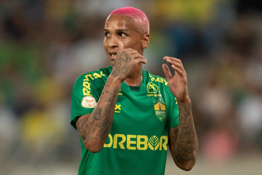 Foto: (Icon Sport) - Deyverson viralizou na web por causa de sua esposa