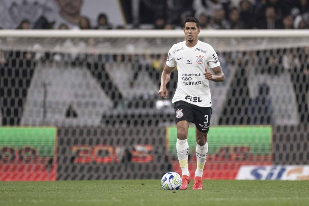 Foto: (Icon Sport) - Lucas Veríssimo está voando no Corinthians