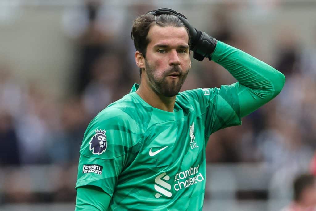 Foto: (Icon Sport) - Um goleiro brasileiro impressionou Alisson e outros craques do Liverpool