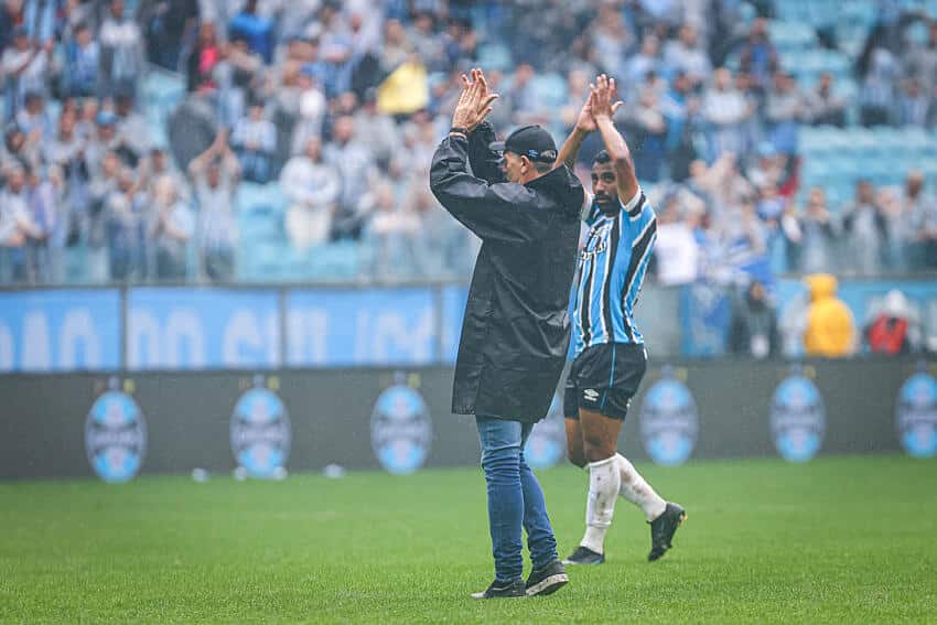 Torcedor do Grêmio, campeão da Stock Car torcerá por ‘ex de Renato’ na Libertadores