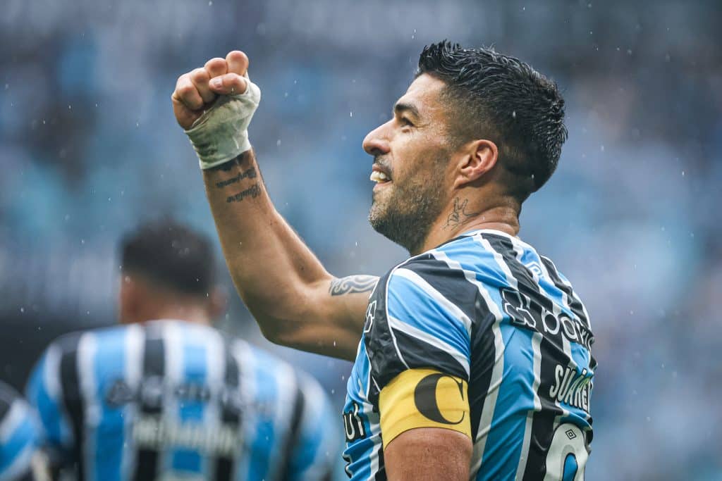 Luis Suárez faz o impossível em festa de aniversário do filho e empolga torcida do Grêmio