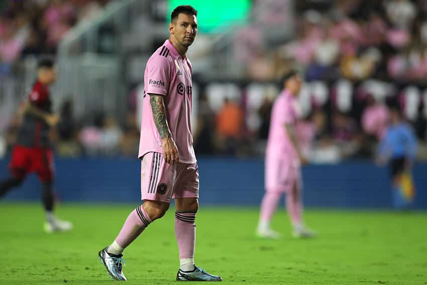 Joga com Messi na MLS e é o melhor batedor de pênaltis do mundo