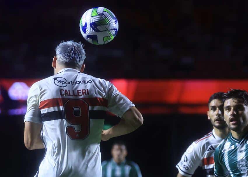 São Paulo x Coritiba: vitória do Tricolor é marcada por simulação bizarra