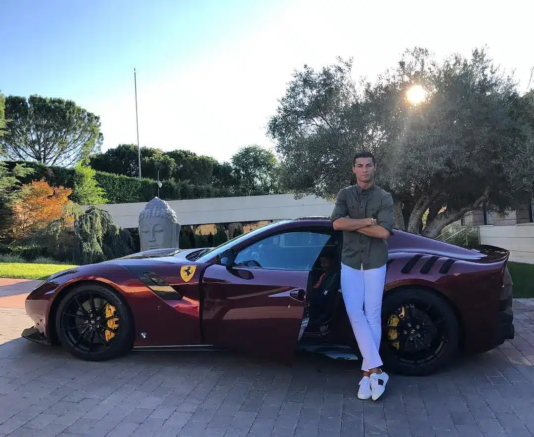 Frota SURREAL de carros milionários do Cristiano Ronaldo chega a quase R$ 100 milhões