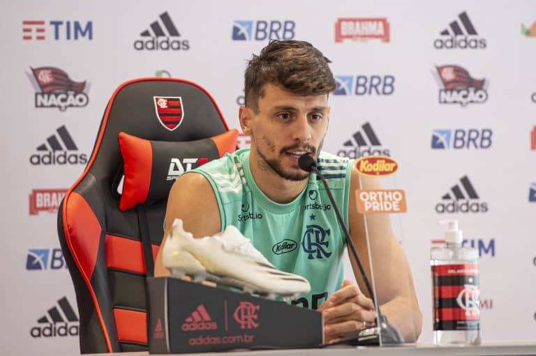 Foto: (Alexandre Vidal/Flamengo) - Rodrigo Caio se comprometeu no Flamengo