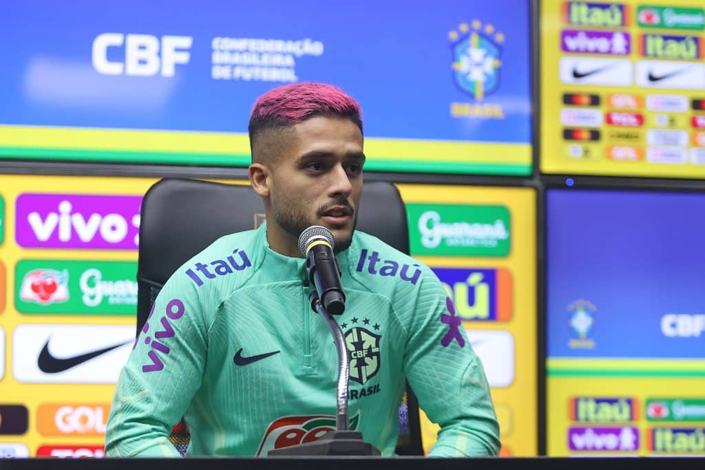 Foto: (Vitor Silva/CBF) - Yan Couto se posicionou após colocar Daniel Alves como ídolo