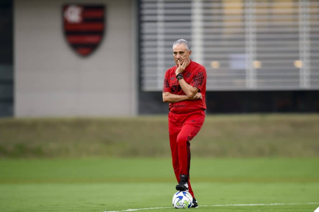 TA COM MORA, HEIM? Jogador rasga elogios para Tite em primeiro treino no Flamengo