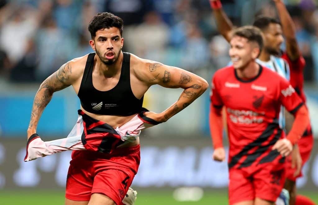 Foto: (Icon Sport) - Kaique Rocha provocou o Grêmio ao fazer uma referência ao Internacional no Athletico-PR