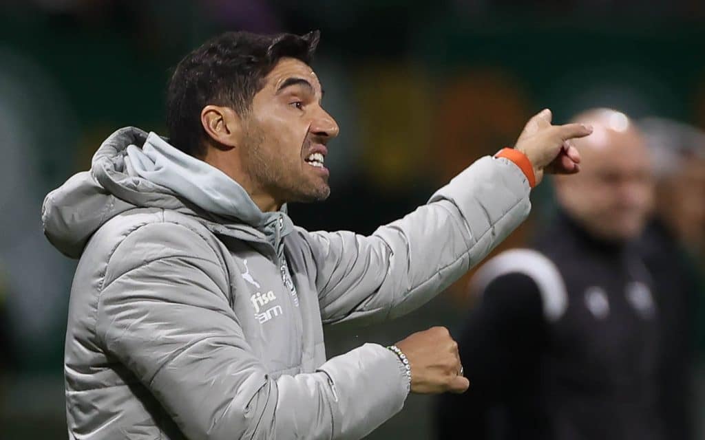 Agora coringou de vez: Abel Ferreira fica DOIDO ao vivo e ‘HUMILHA’ corneteiros da torcida do Palmeiras