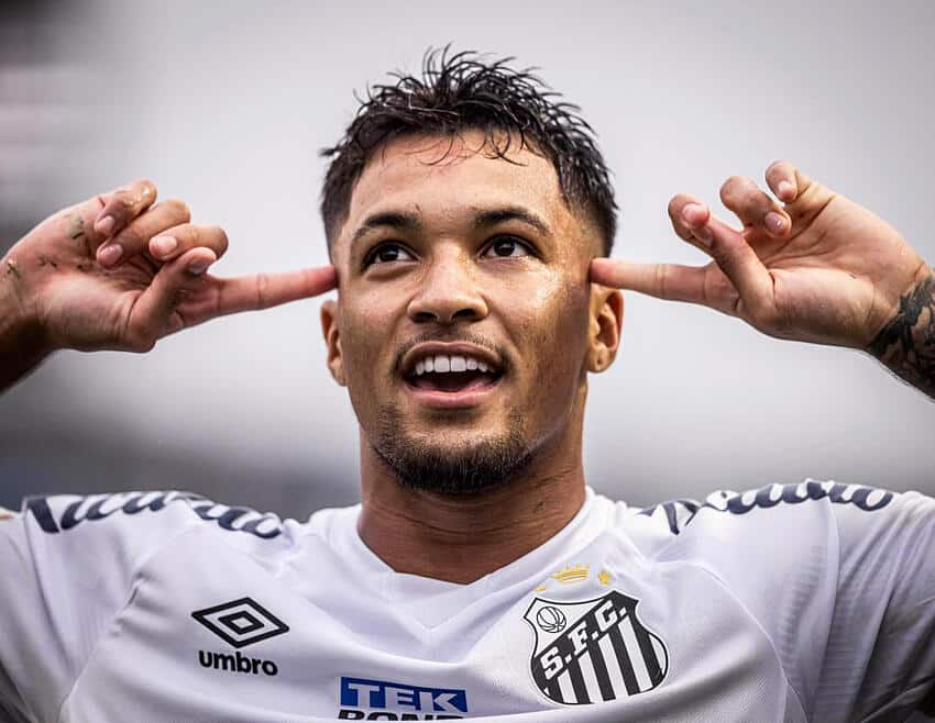 ESTÃO DE OLHO! Imprensa europeia se rende a talento de jogador do Santos e REVELA novo destino