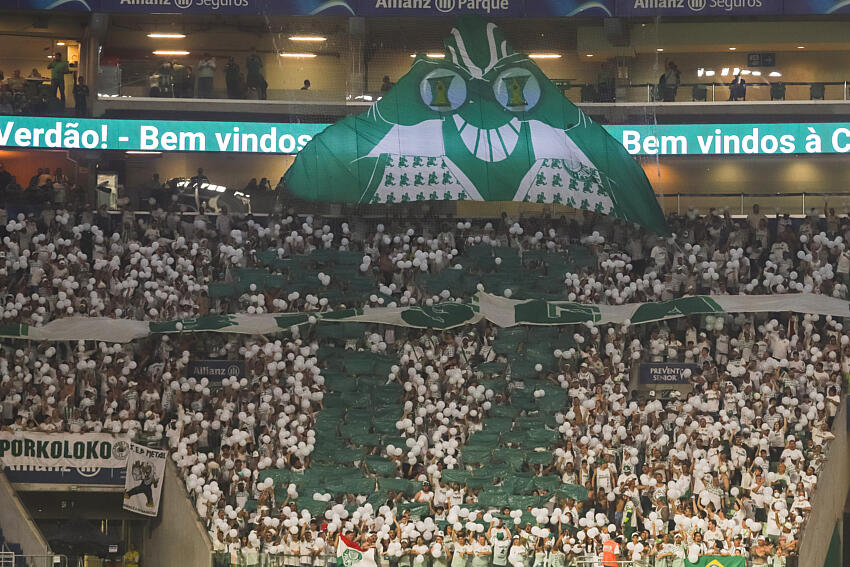 FIZERAM ISTO MESMO! Torcida do Palmeiras INOVA e protesto CRIATIVO chama a atenção