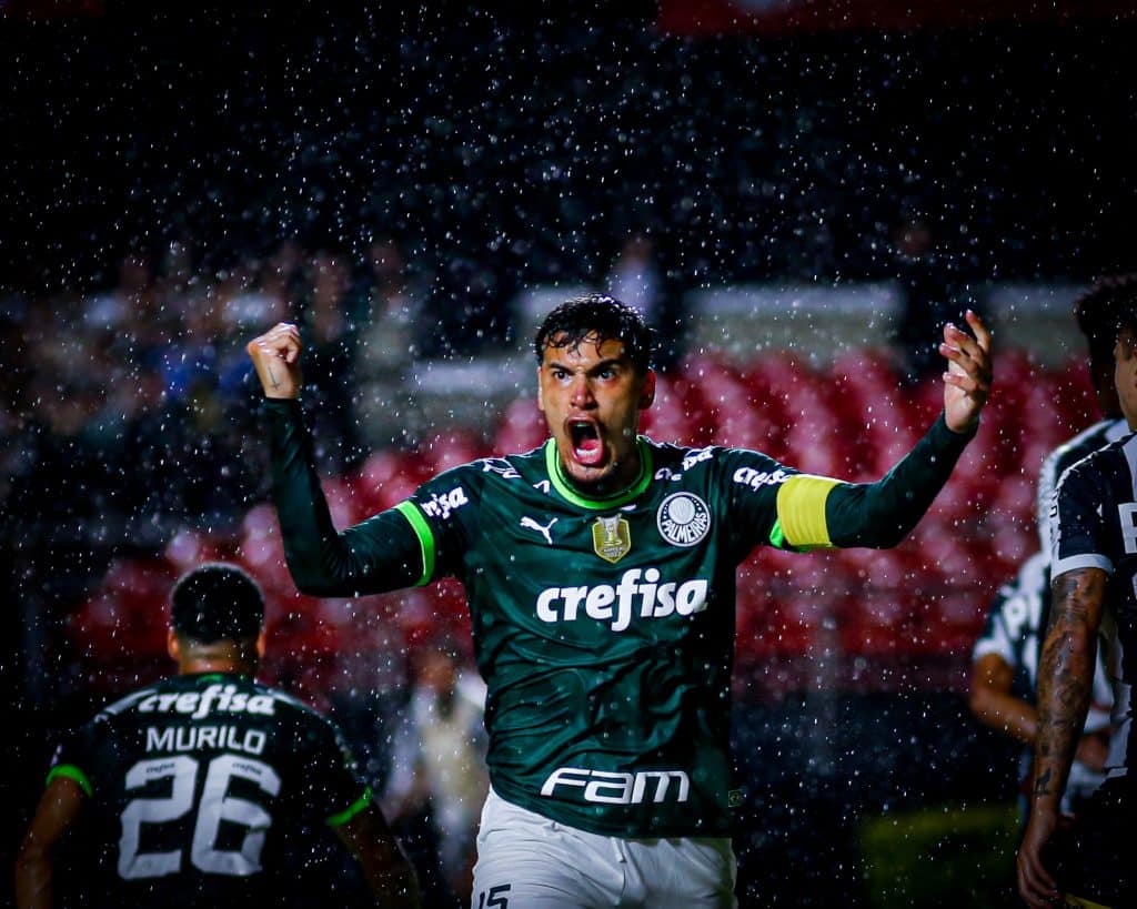 Foto: (Icon Sport) - Conheça o 'novo Gustavo Gómez' do Palmeiras que vale uma fortuna