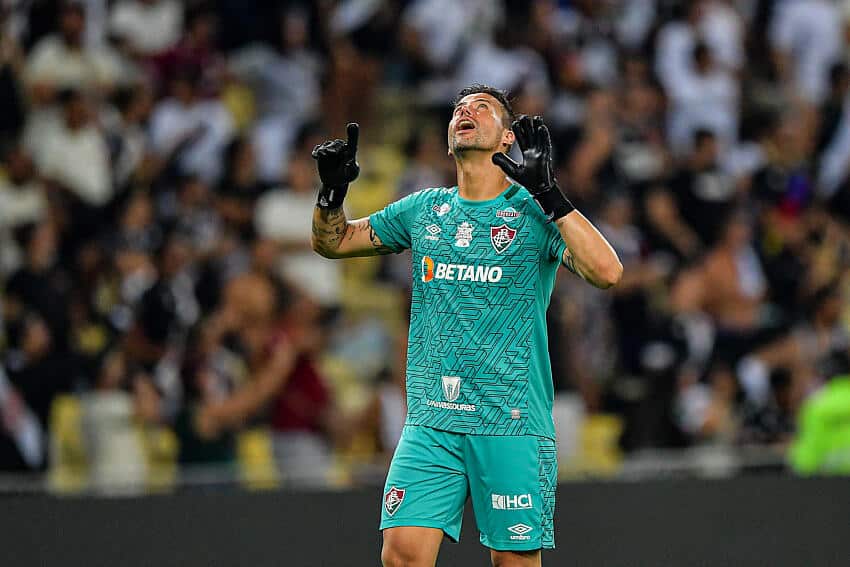 Goleiro do Fluminense perto de entrar PARA A HISTÓRIA da Libertadores: o que ele pode fazer vai te deixar sem palavras