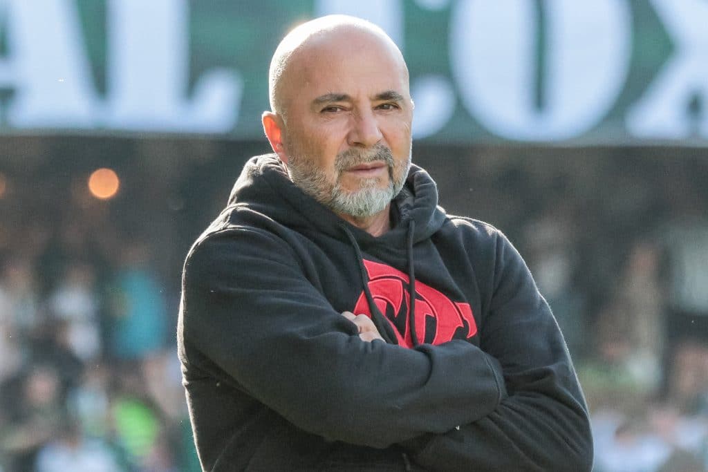 Foto: (Icon Sport) - O salário de Tite no Flamengo é menor do que Jorge Sampaoli recebia na Gávea