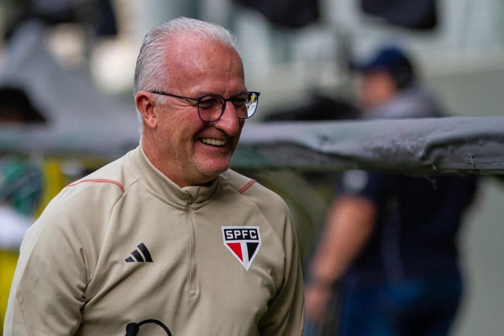 Confirmado, Dorival vai pular de ALEGRIA: diretoria do São Paulo vai RENOVAR com meia campeão da Copa do Brasil