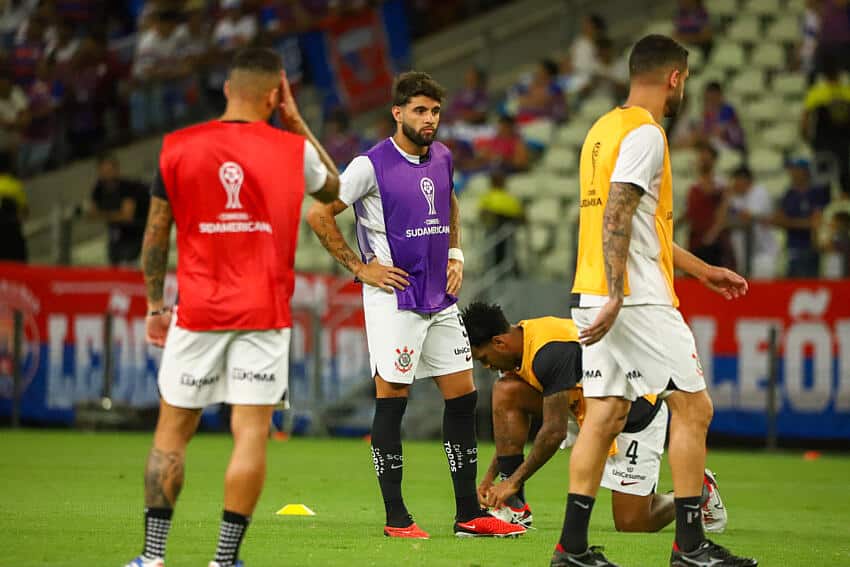 QUE ISSO, CORINTHIANS? Falta de informação antes do jogo gera erro e situação INUSITADA vira MEME NA INTERNET