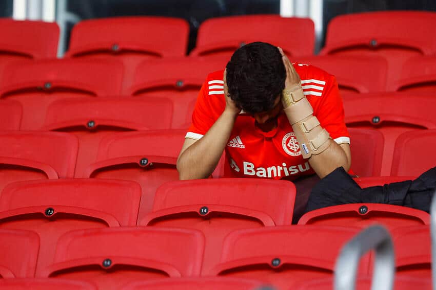 FEZ ISTO MESMO! Jornalista não perdoa e ALOPRA torcida do Internacional após eliminação