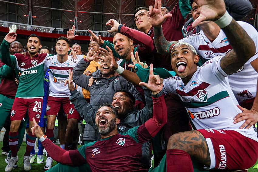 "NUCA VI NADA IGUAL": Jogadores do Fluminense se emocionam com surpresa dos torcedores após VAGA NA FINAL da Copa Libertadores