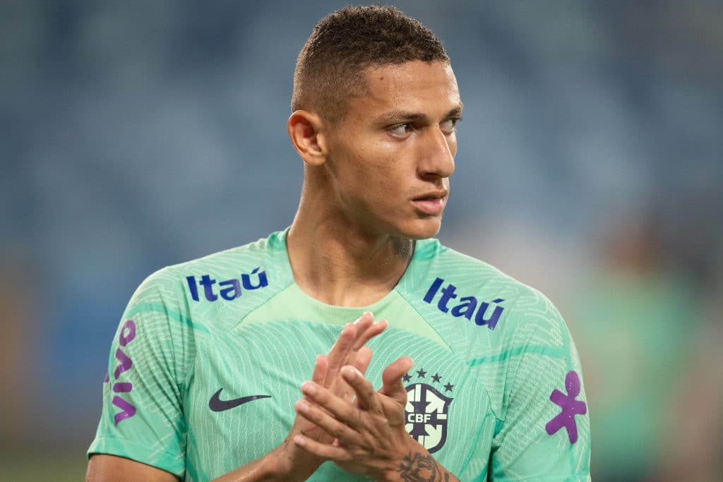 Contra tudo e contra todos: Fernando Diniz BATE NO PEITO e explica Richarlison como TITULAR na Seleção Brasileira