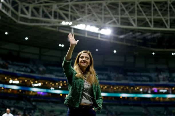 Torcida do Palmeiras faz protesto nas arquibancadas: “Ô Leila, quebra meu galho…”